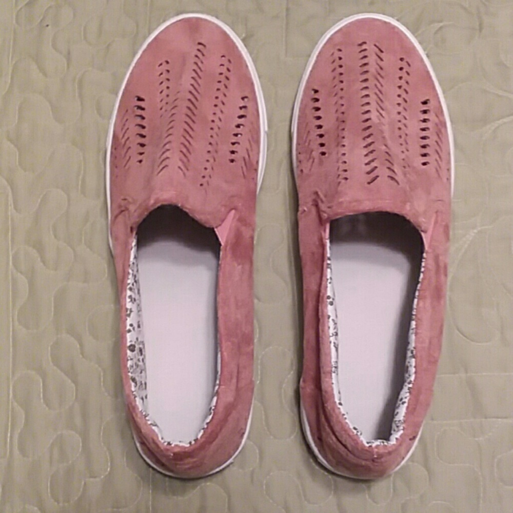 NWOT mauve colored slip-on gym shoes.